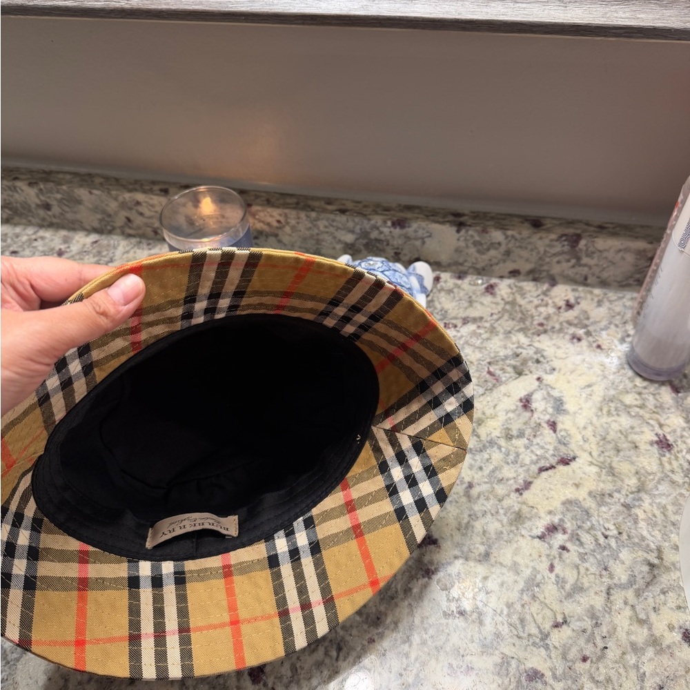 Burberry Plaid Bucket Hat Two Way Style Summer Classic - Picture 6 of 6